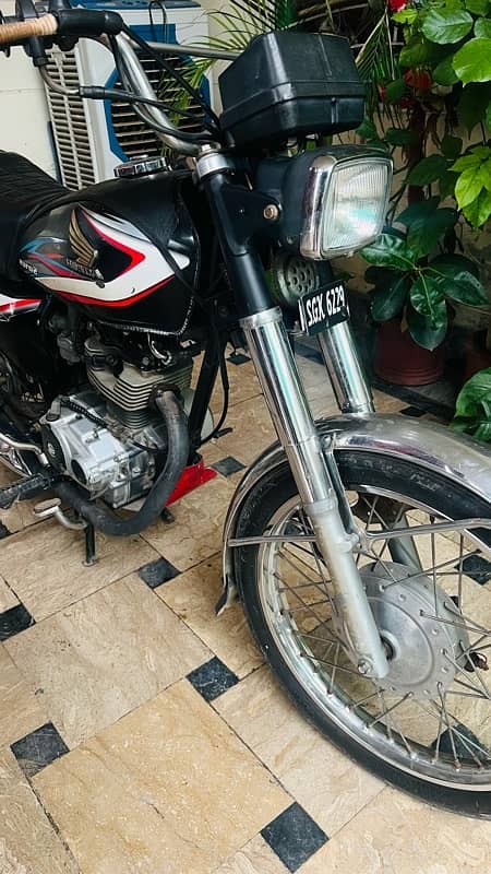 honda 125 black colour 2015 modal 6