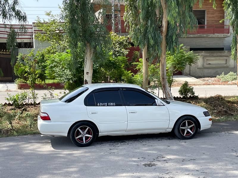 Toyota Corolla XE 2000 5