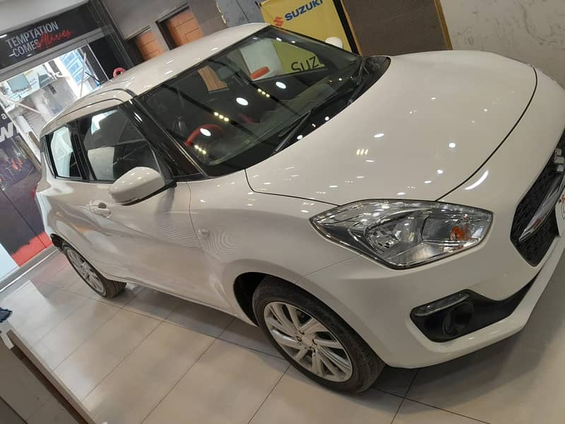 Suzuki Swift GL CVT 2023 1