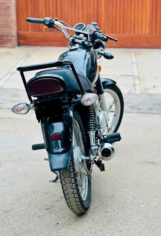 Suzuki GS150 1