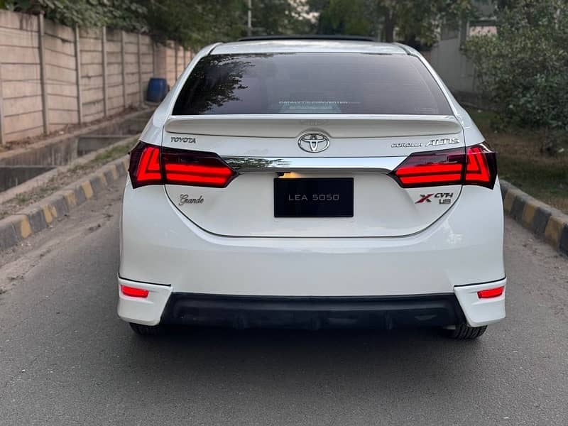 Toyota Corolla Grande 2015/16 3