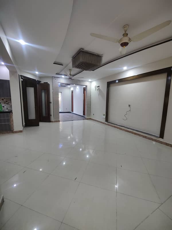 10 Marla Luxury House For Rent in Jasmine Block Bahria Town Lahore 0