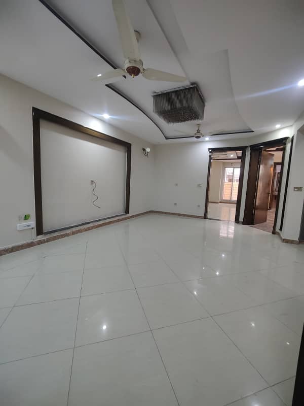 10 Marla Luxury House For Rent in Jasmine Block Bahria Town Lahore 3