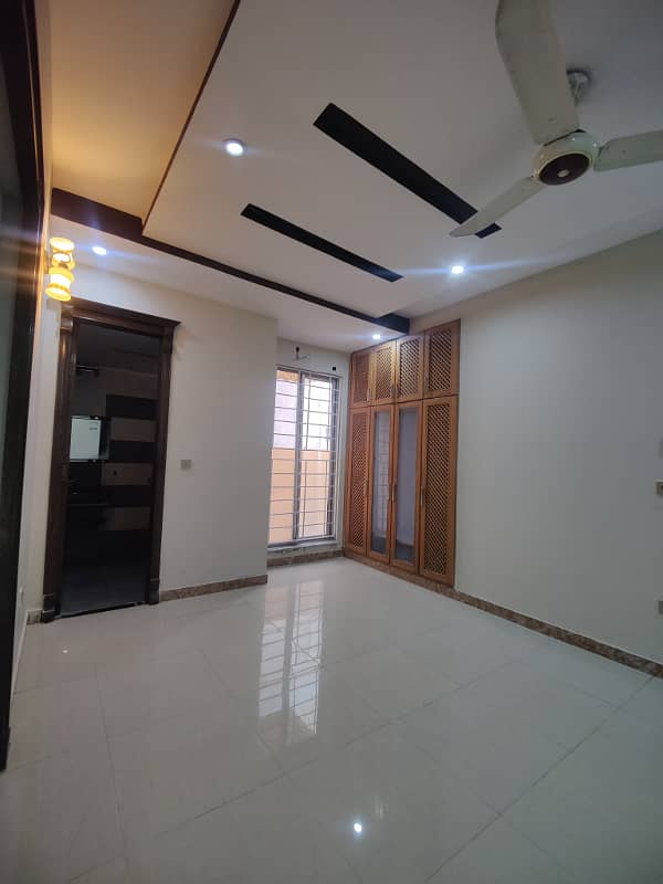 10 Marla Luxury House For Rent in Jasmine Block Bahria Town Lahore 5