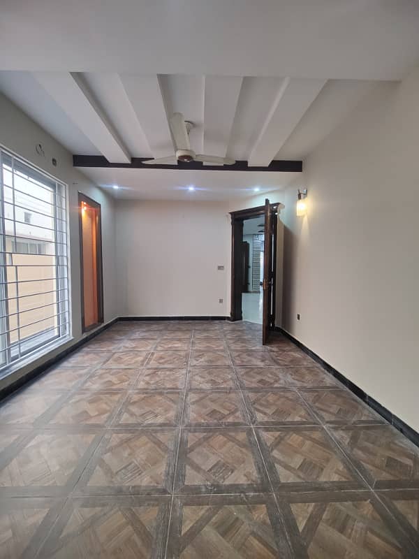 10 Marla Luxury House For Rent in Jasmine Block Bahria Town Lahore 6