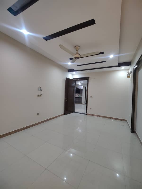 10 Marla Luxury House For Rent in Jasmine Block Bahria Town Lahore 7