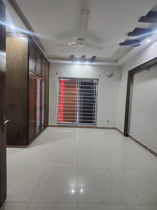 10 Marla Luxury House For Rent in Jasmine Block Bahria Town Lahore 10