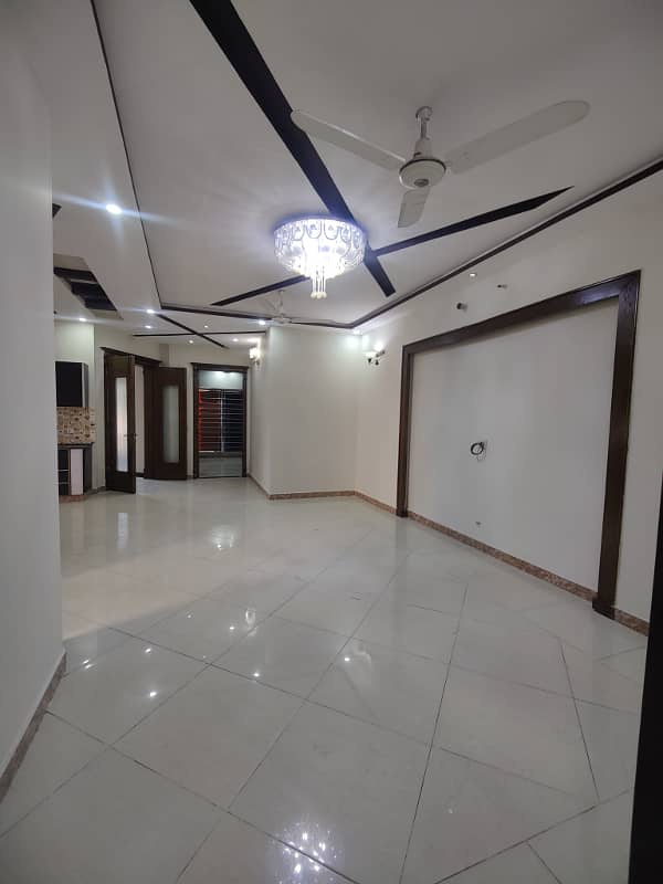 10 Marla Luxury House For Rent in Jasmine Block Bahria Town Lahore 14