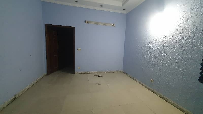 15 Marla Upper Portion 3. bed For Rent Hot Location of Muslim Town 2