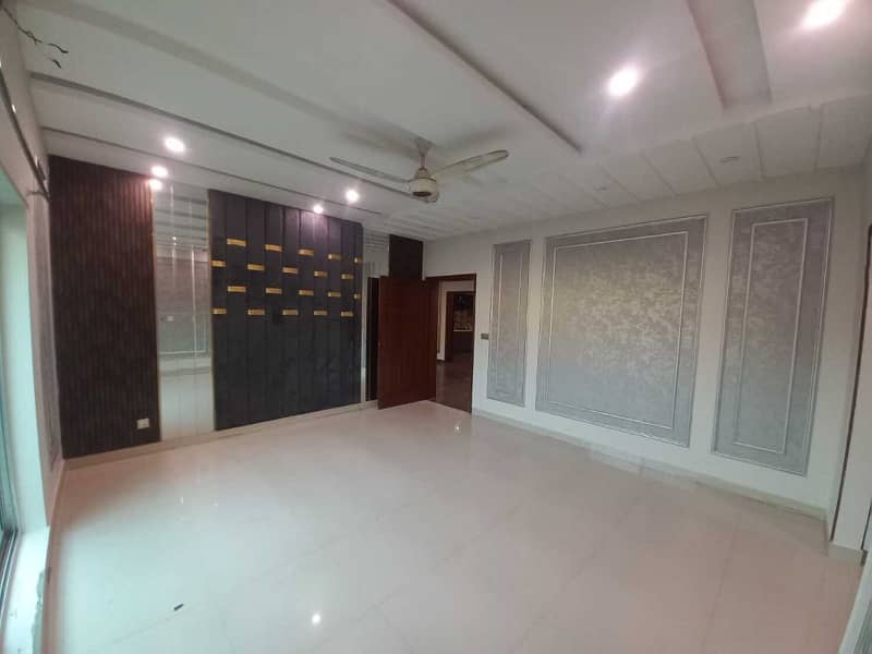 1 Kanal Luxury House Available For Rent in Nishter Block Bahria Town Lahore 4