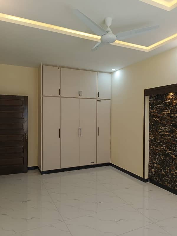 Size 30x60 Full House For Rent In G-13 6