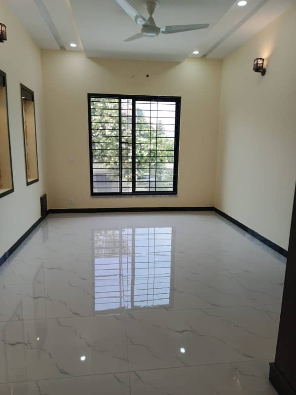 Size 30x60 Full House For Rent In G-13 13