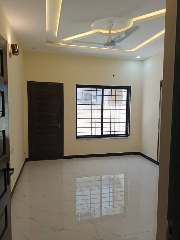 Size 30x60 Full House For Rent In G-13 21