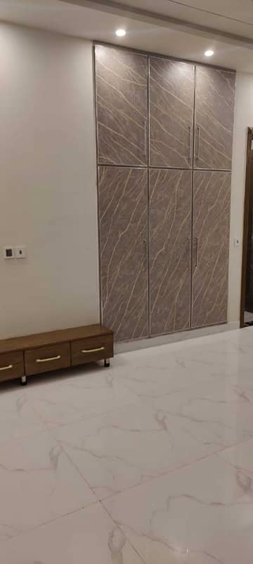 Brand New Luxury 1 Kanal Upper Portion For Rent in Rafi Block Bahria Town Lahore 2