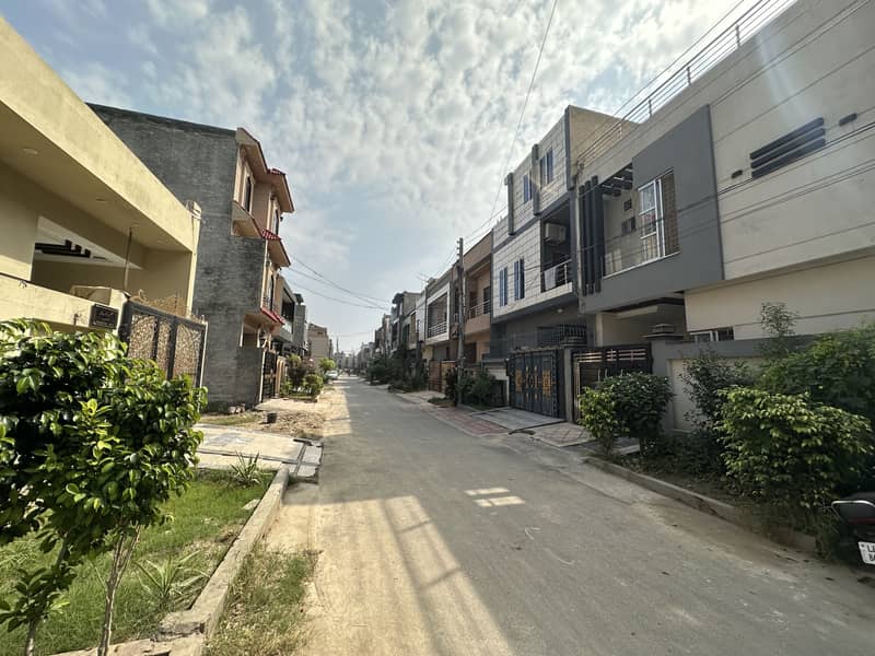 3.5 Marla House For Rent in Bismillah Housing Scheme 4