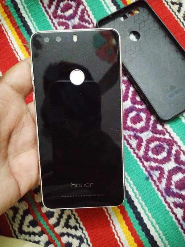 Honor 8 good condition all ok Jis bhi ne Lena Ho Vahi Rabta Karen. . 3