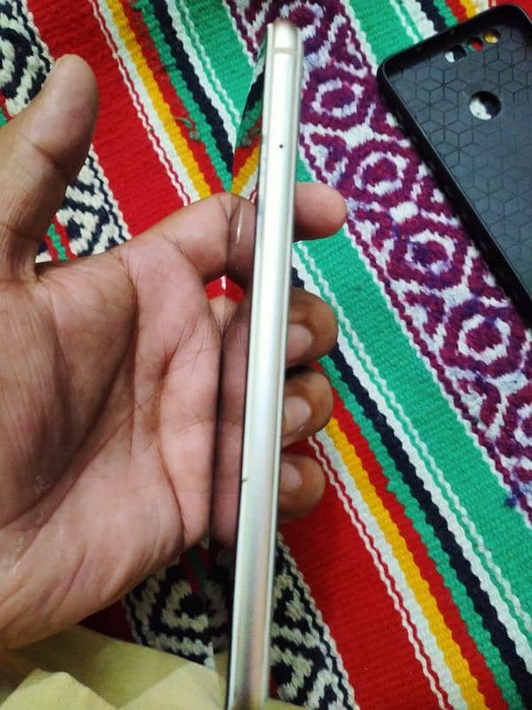 Honor 8 good condition all ok Jis bhi ne Lena Ho Vahi Rabta Karen. . 6