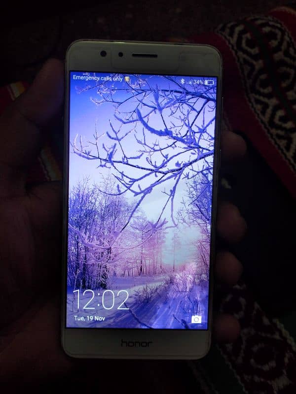 Honor 8 good condition all ok Jis bhi ne Lena Ho Vahi Rabta Karen. . 9