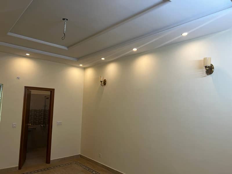 10 MARLA LOWER PORTION AVAILABLE FOR RENT LDA AVENUE 1 LAHORE 6