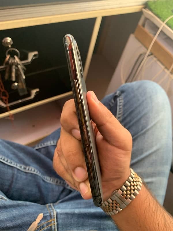 iphone 11pro 64 gb dual sim pta approvd 3