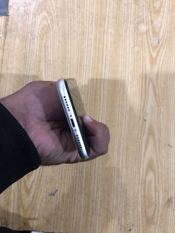 iphone 11 64 gb factory on lock 1