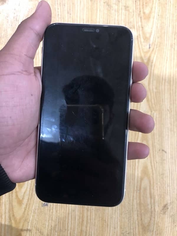 iphone 11 64 gb factory on lock 3