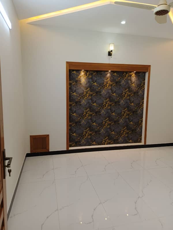 Size 35x70 Full House for Rent In G-13 7