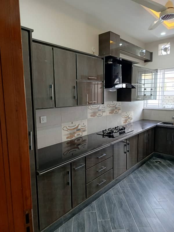 Size 35x70 Full House for Rent In G-13 9