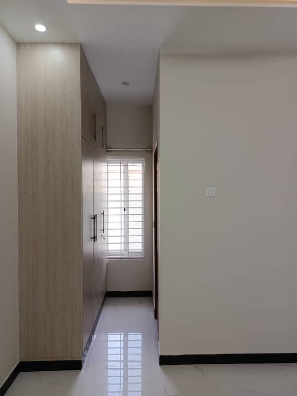 Size 35x70 Full House for Rent In G-13 11