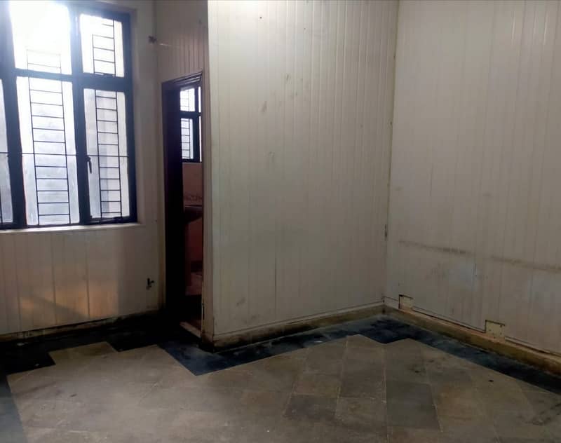 Spacious 10 Marla House Available For sale In Allama Iqbal Town - Nishtar Block 4