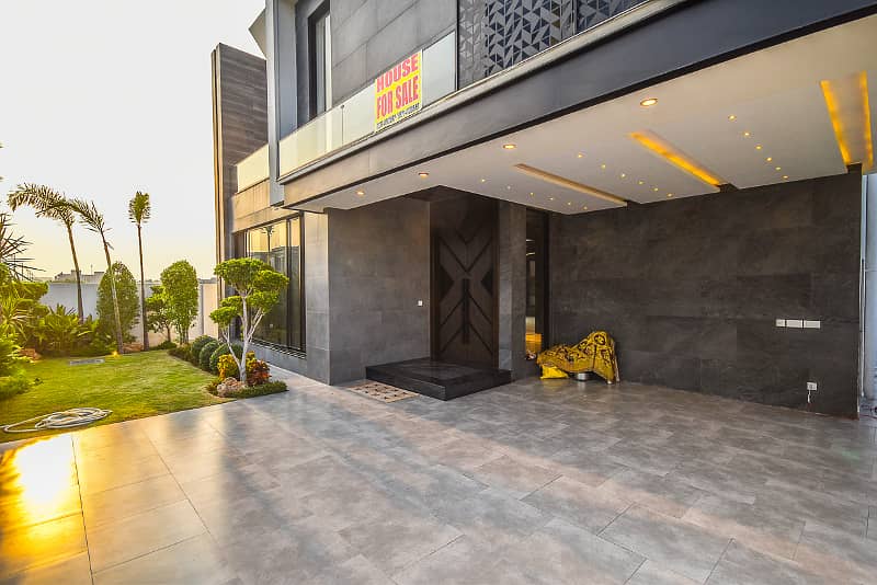 Most Beautiful Modern Designed Nearby Park and 1 Mints Away From DHA Raya Phase 6 For Sale 1