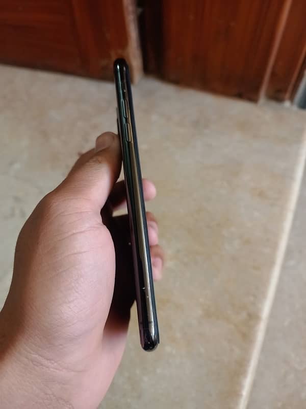 iPhone 11 Pro Max  10/10 jv 64gb 2