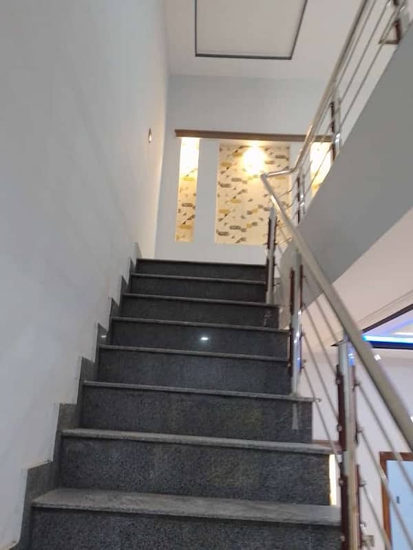 Centrally Located House In Shalimar Colony Is Available For Sale 5