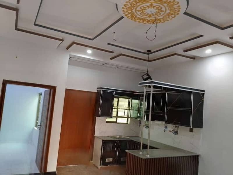 Centrally Located House In Shalimar Colony Is Available For Sale 13