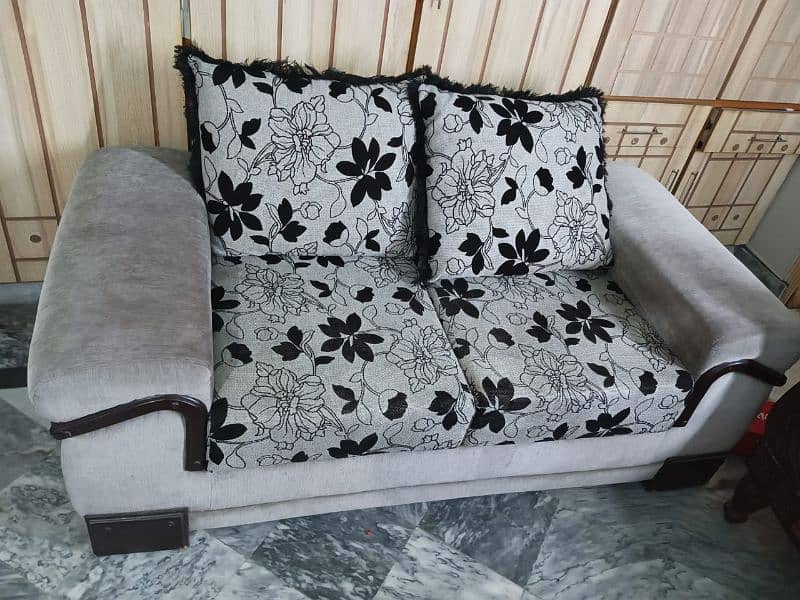 Complete Sofa Set 3,2,1 very good quality Fabric 1