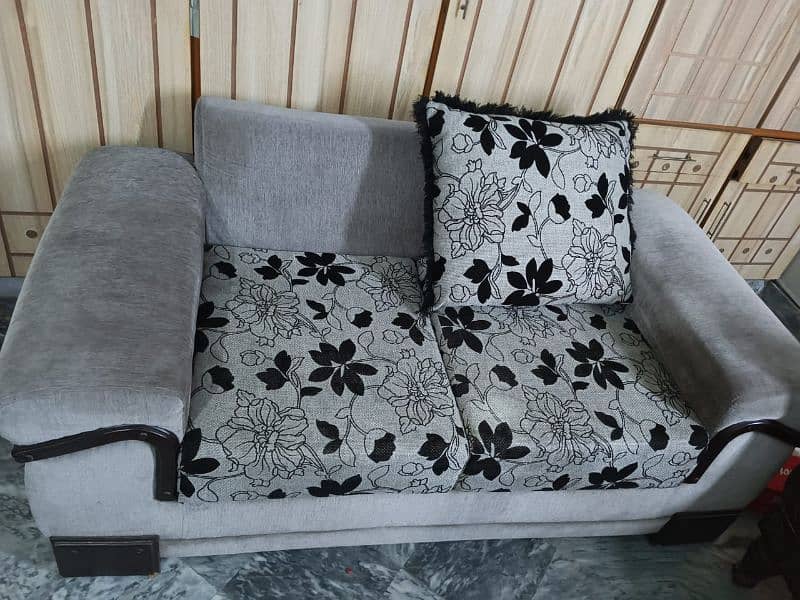 Complete Sofa Set 3,2,1 very good quality Fabric 2