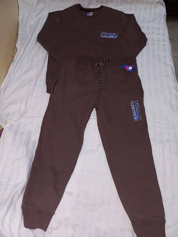 fleece trouser nd sweat shirts available in all sizes 5