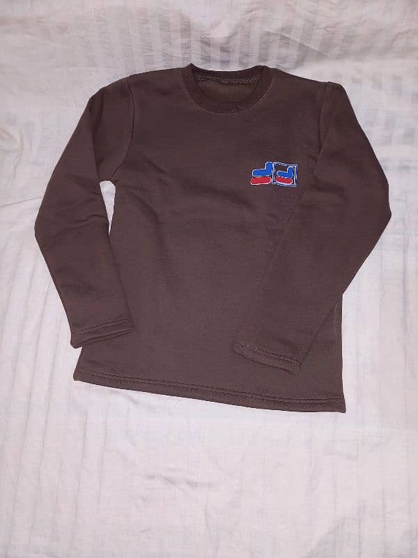 fleece trouser nd sweat shirts available in all sizes 7