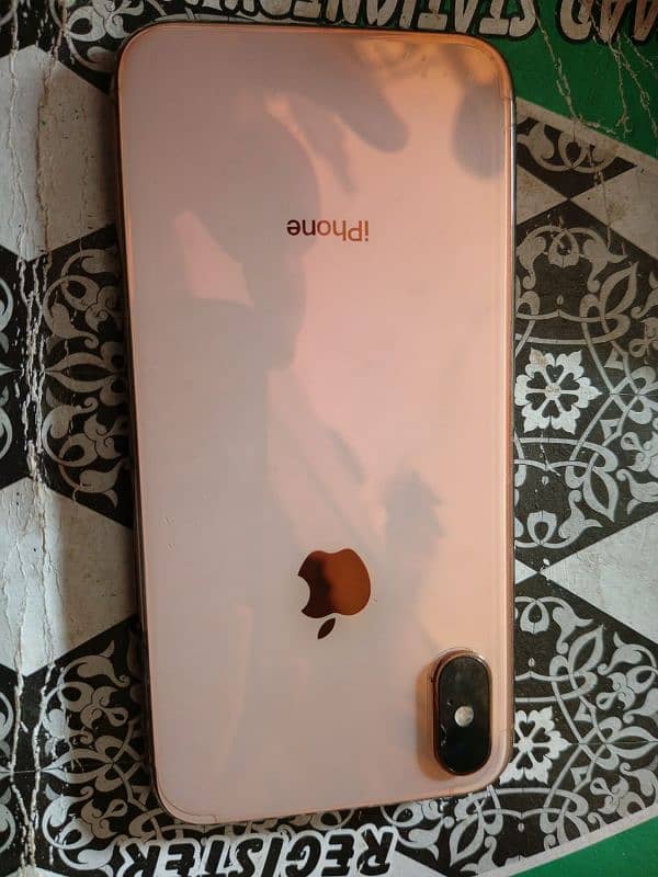 I'm selling my iPhone xs 256 10/10 3