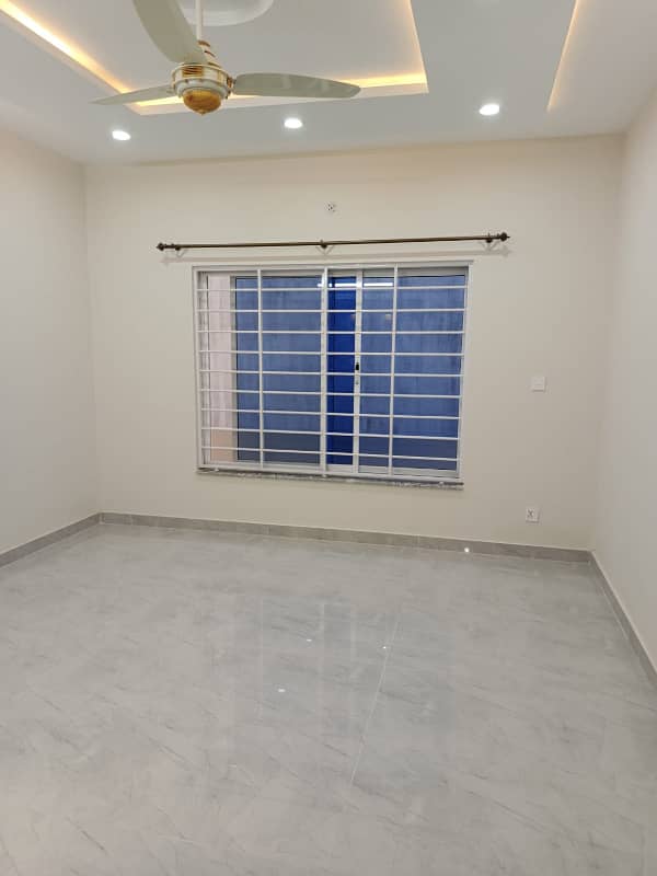 Size 40x80 Upper Portion For Rent In G-13 17