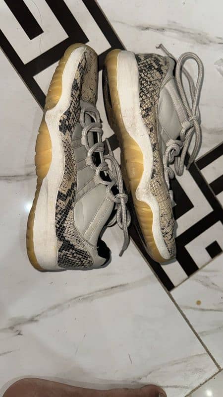 Air jordan 11 retro light bone snakeskin 4