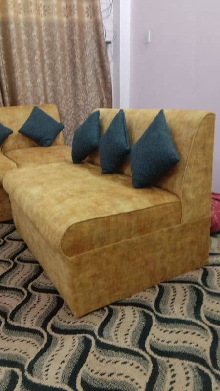 6 Seater sofa 10/10 excellent condition 1