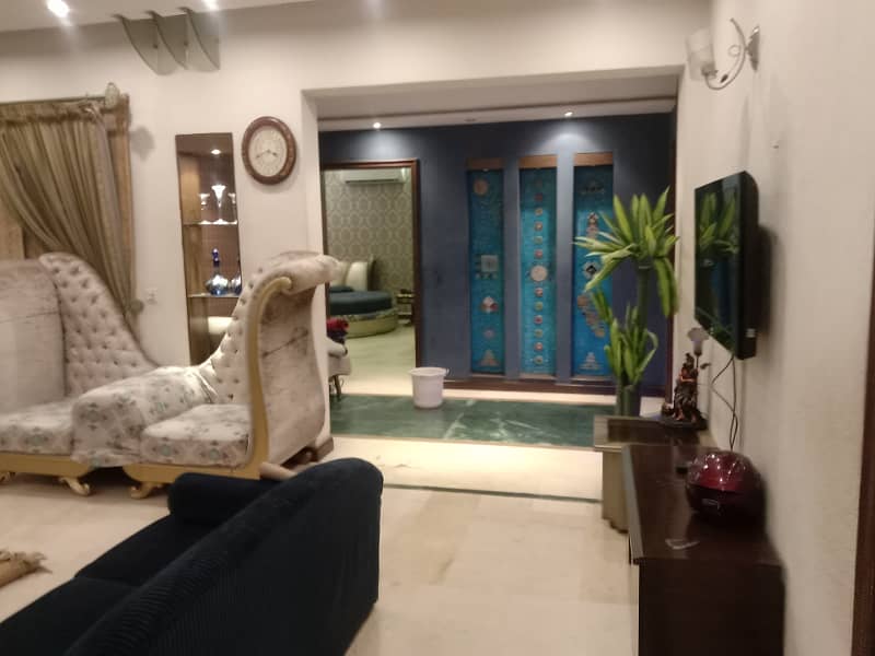 1Kanal W Bock Slighly Used owner Beautiful House dha Phase 3 ideal Location 9