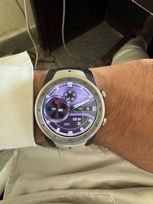 TicWatch Pro by Google 10/10 condition 2