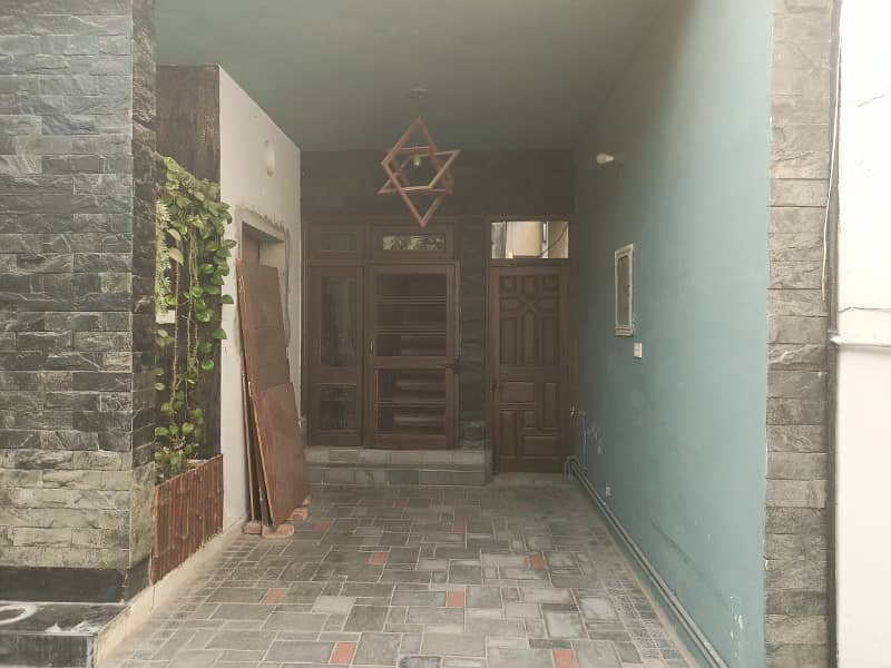 Allama Iqbal Town 10 Marla Lower Portion For Rent 1