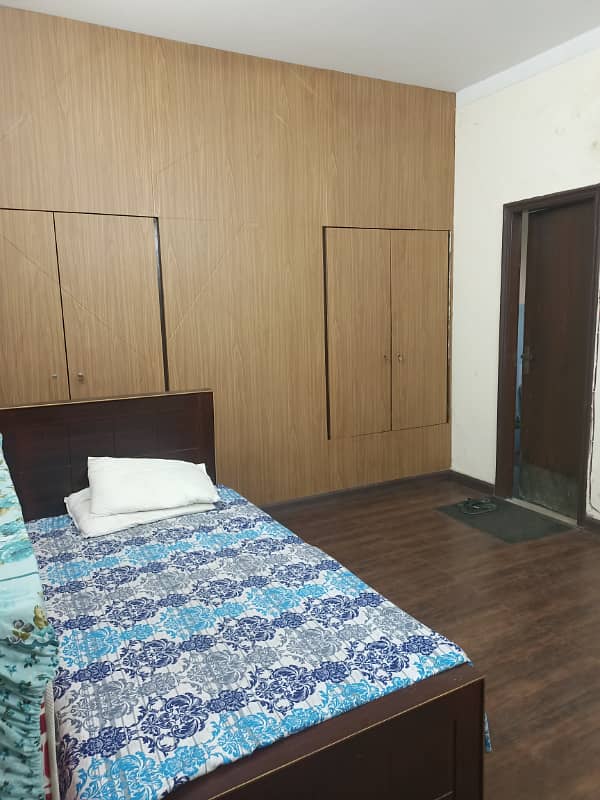 Allama Iqbal Town 10 Marla Lower Portion For Rent 4