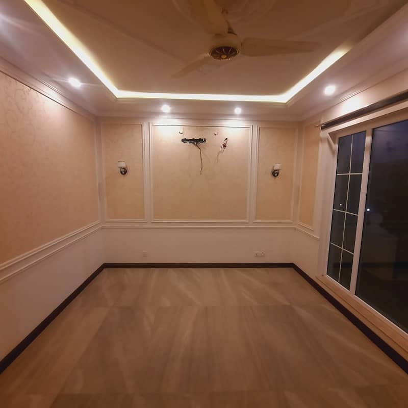 10 Marla Upper Portion (Lower Portion Lock) 2 Beds Tv Lounge Store Servant Quarter Spanish Tile Flooring Kitchen Solid Wood Work DHA Phase 6 For Rent 4