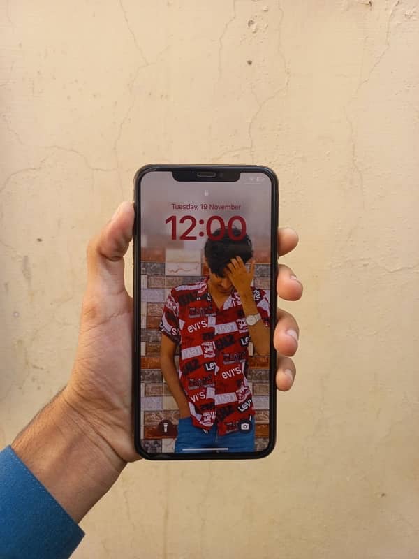 I phone xsmax 64Gb sell non pta 10/10 condition water pack 1