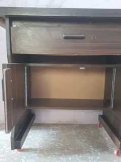 New condition sewing  machine table.