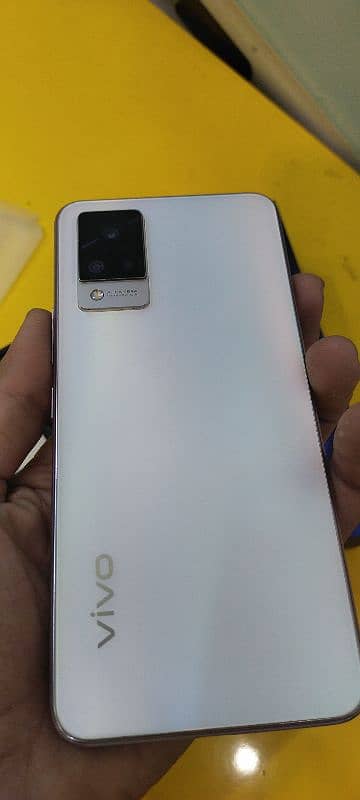 Vivo v21 8 128 with box charge 4